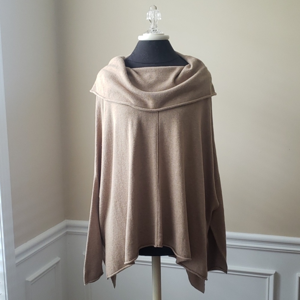 Joseph A Cowl Neck Sweater taupe tan solid casual top
Size Medium EUC